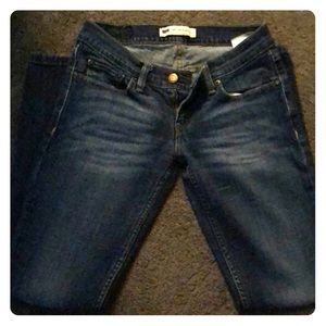 Like new, Levi skinny jeans!